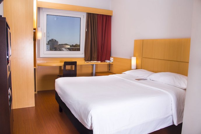 Ibis Asuncion