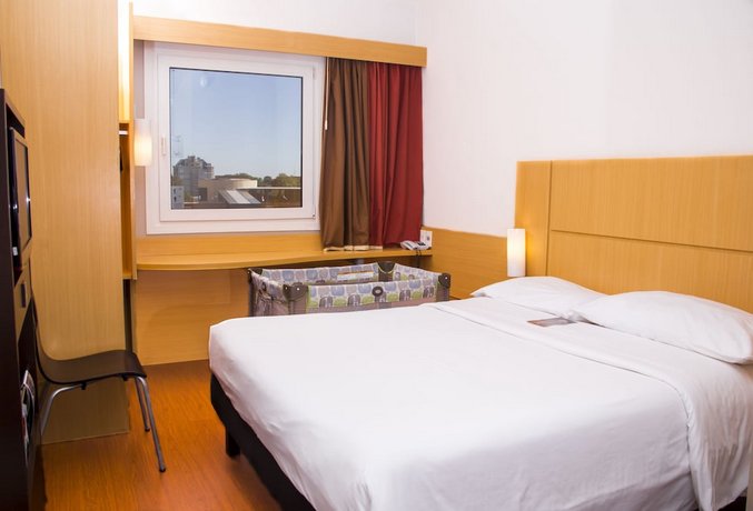 Ibis Asuncion
