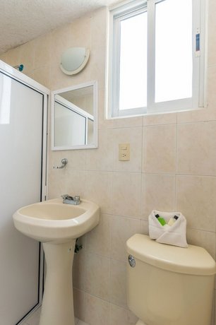 Suites Poliforum Inn