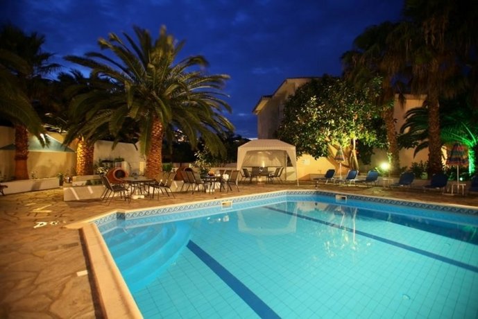 Dolphin Hotel