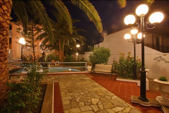 Dolphin Hotel