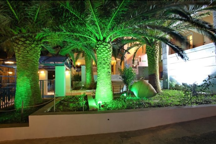 Dolphin Hotel