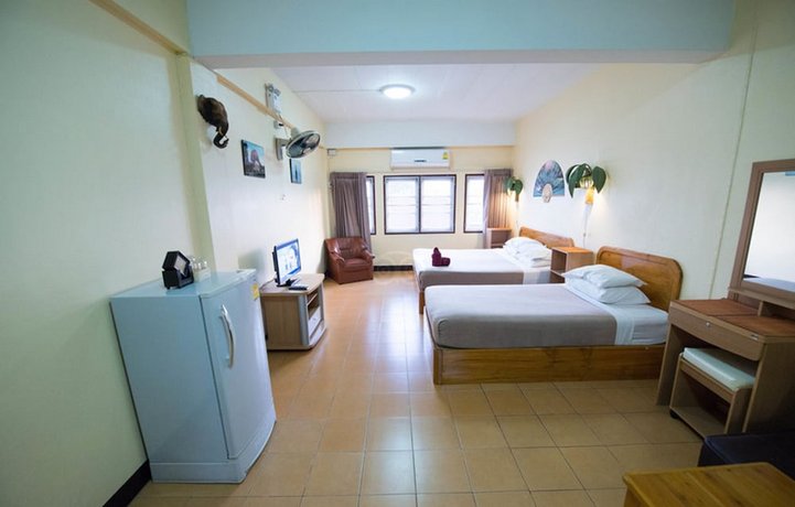 Funky Monkey Guesthouse & Tours