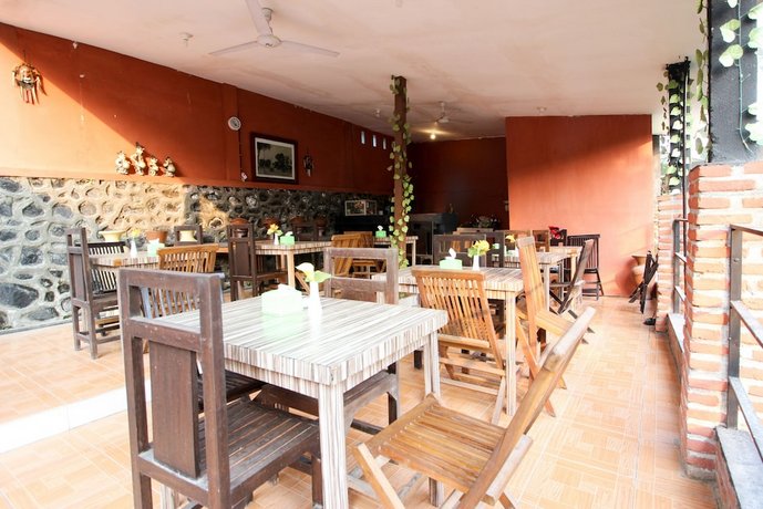 RedDoorz Plus @ Jalan Damai 2