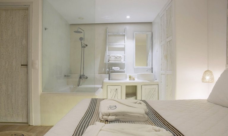 Akkadian Lgbt Boutique Hotel (ex. Three Shades Mykonos)