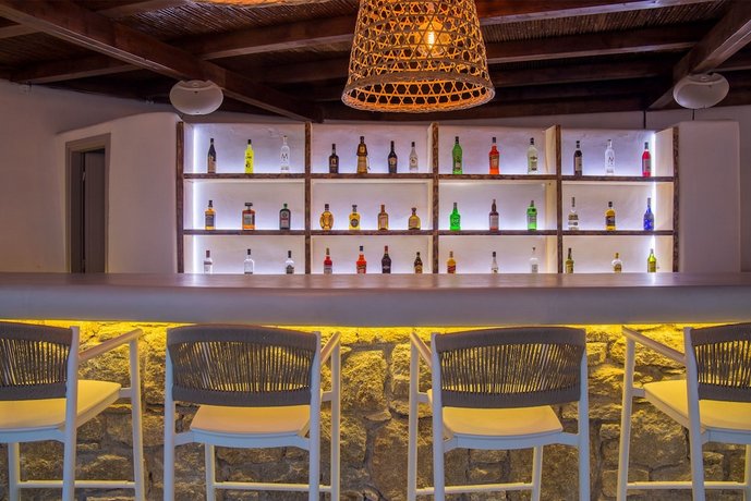Akkadian Lgbt Boutique Hotel (ex. Three Shades Mykonos)