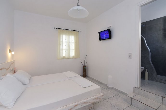 Porto Naoussa - Adults Only