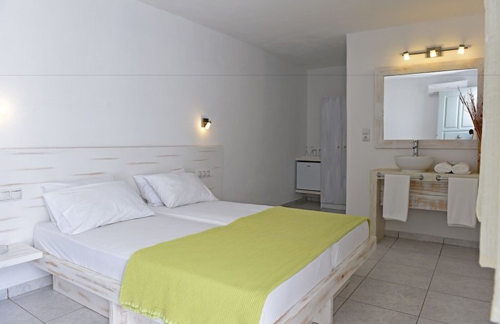 Porto Naoussa - Adults Only