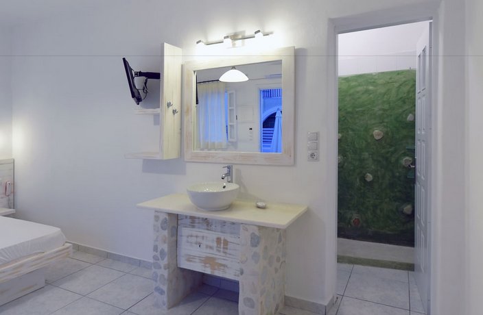 Porto Naoussa - Adults Only