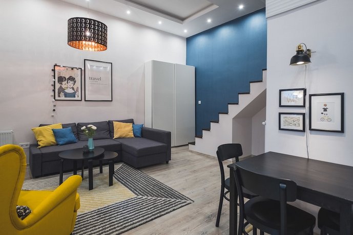 CozyYellowCube Apartment