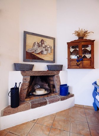 Aegagros Caldera Houses