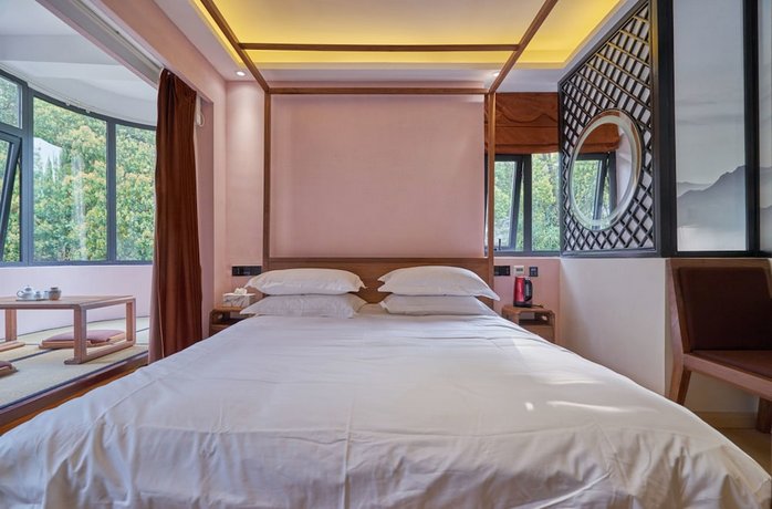 Poetic Villa