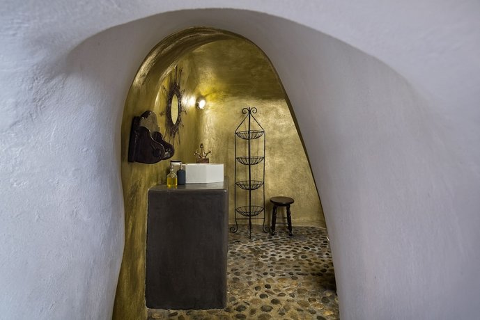 Dandy Cave Villa