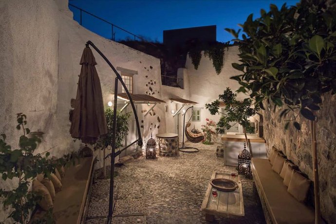 Dandy Cave Villa
