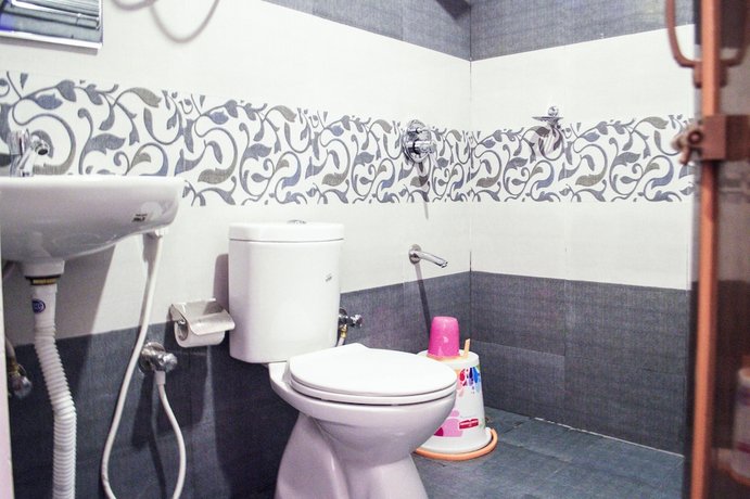 OYO 5683 Sri Sai Suites