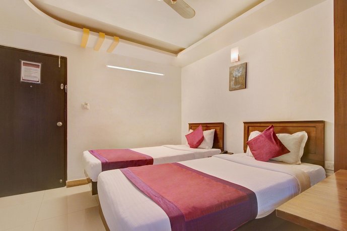 OYO 8002 Sri Sai Inn
