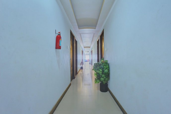 OYO 8002 Sri Sai Inn
