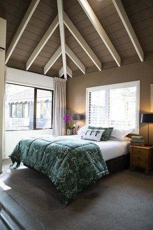 Emerald Inn on Takapuna Beach