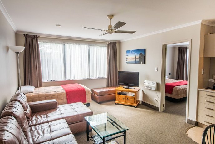 Bay Palm Motel