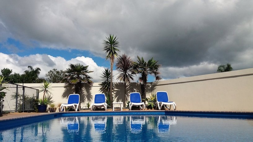 Bay Palm Motel