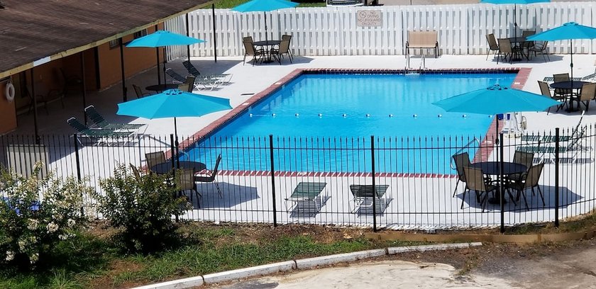 Americas Best Value Inn & Suites Memphis East