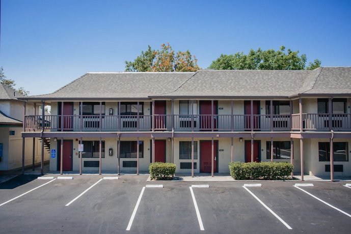 Alura Inn