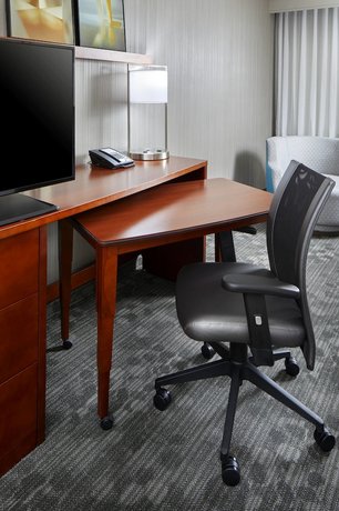 Courtyard by Marriott San Antonio Six Flags at The Rim