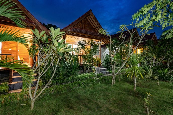 G LUna Huts