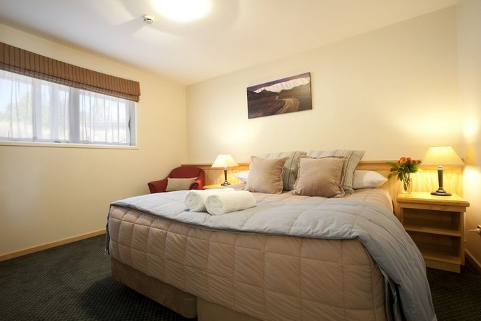 Clearbrook Motel & Serviced Apartments