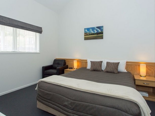 Clearbrook Motel & Serviced Apartments