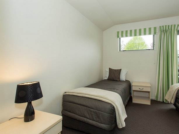 Clearbrook Motel & Serviced Apartments