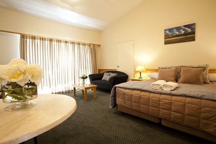 Clearbrook Motel & Serviced Apartments