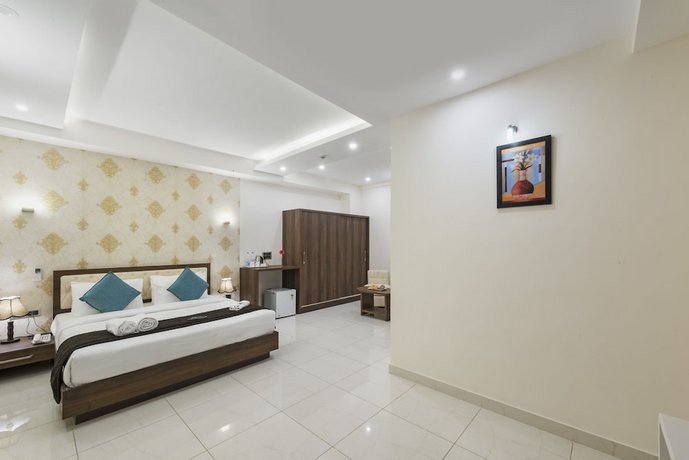 T S Royal Grand Hotel