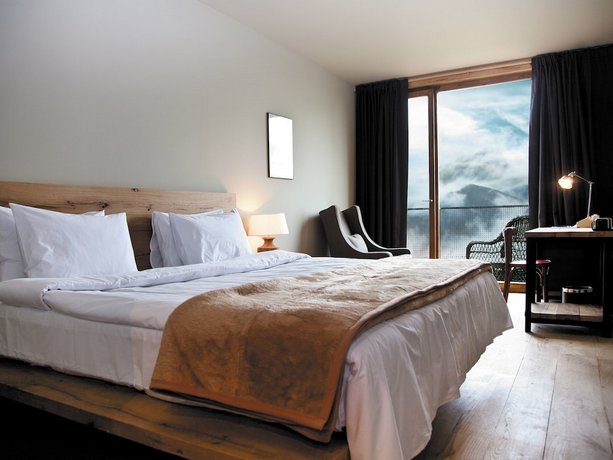 T S Royal Grand Hotel