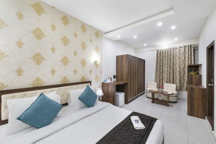 T S Royal Grand Hotel