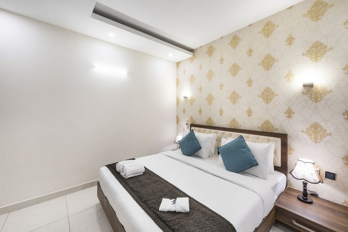 T S Royal Grand Hotel