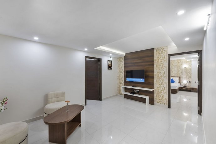 T S Royal Grand Hotel