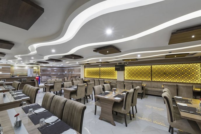 T S Royal Grand Hotel