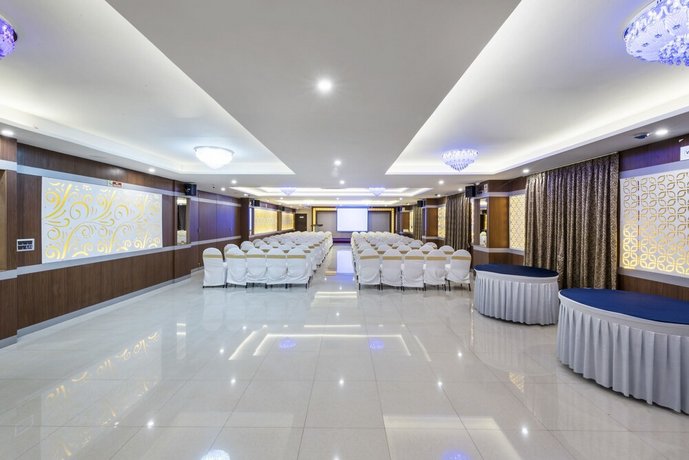 T S Royal Grand Hotel