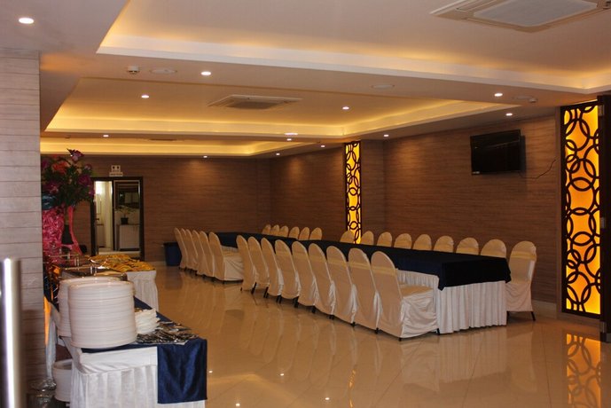 T S Royal Grand Hotel