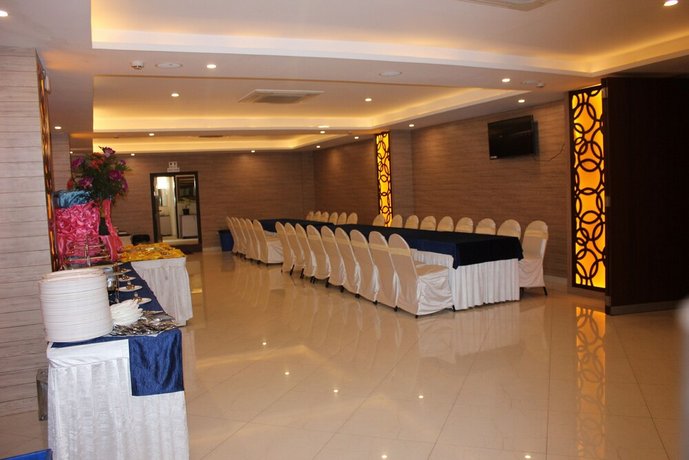 T S Royal Grand Hotel