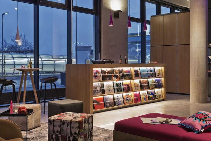 MOXY Vienna Airport
