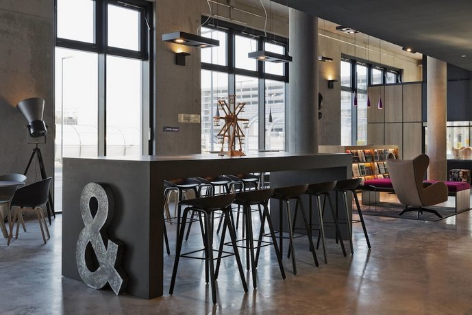 MOXY Vienna Airport