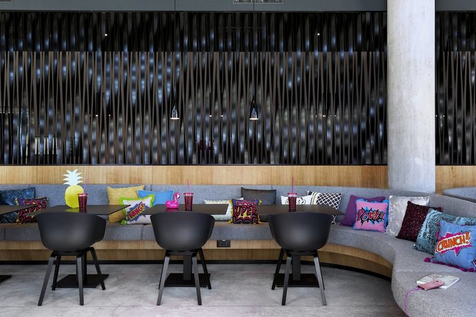 MOXY Vienna Airport