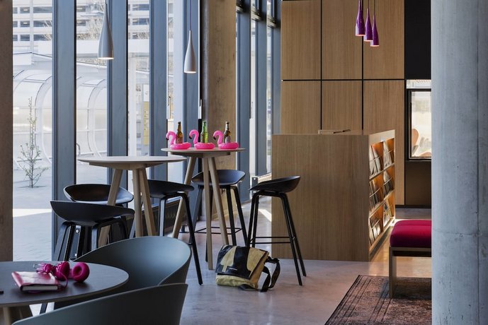 MOXY Vienna Airport
