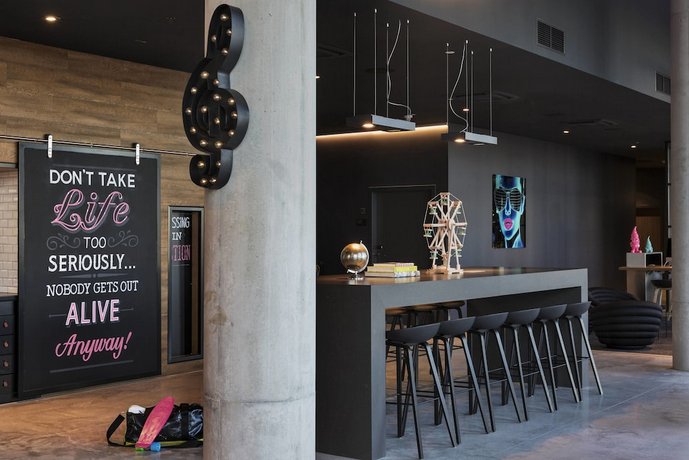 MOXY Vienna Airport