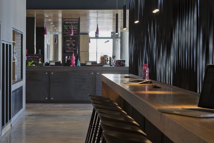 MOXY Vienna Airport