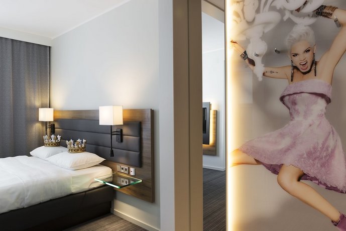 MOXY Vienna Airport