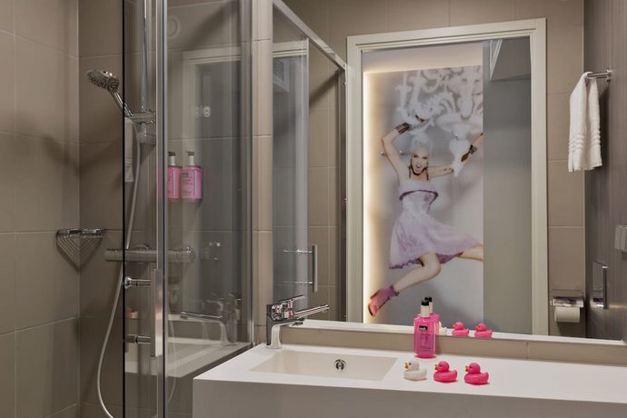 MOXY Vienna Airport