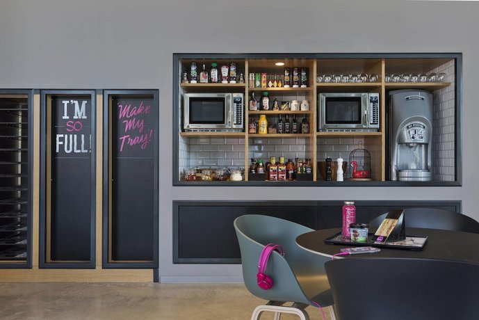 MOXY Vienna Airport